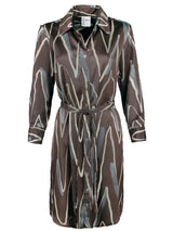 A front view of the Finley Carter dress, a front tie midi shirt dress with an abstract zig-zag print and a relaxed shape.